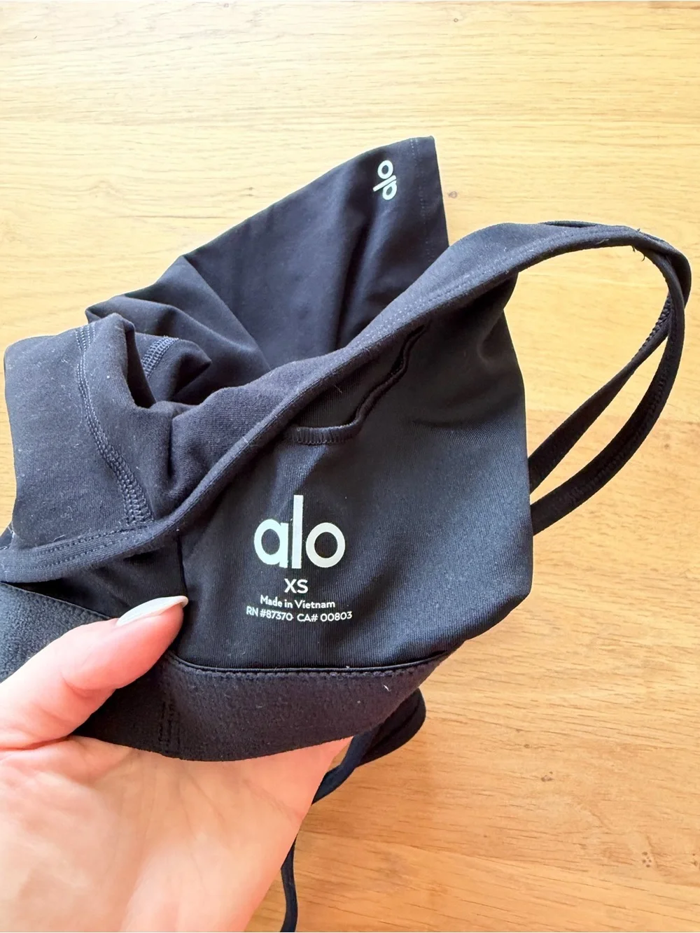 ALO Yoga streamlined black